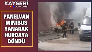 Panelvan minibüs yanarak hurdaya döndü
