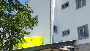 Cem Evi'nin çatısından atlamak istedi