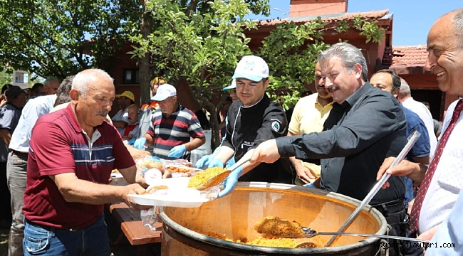 Turan mahallesi'nde şükür duası Dua sonrası etli pilav ikram edildi