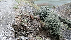 Yeșilhisar'da son yağışlar Akköy Barajı'nda yolu yıktı