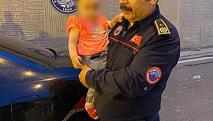 Zincirleme kazada, araca sıkışan bebeği itfaiye kurtardı