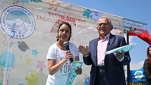 Başkan Büyükkılıç, özel öğrencilerin karnelerini dağıttı