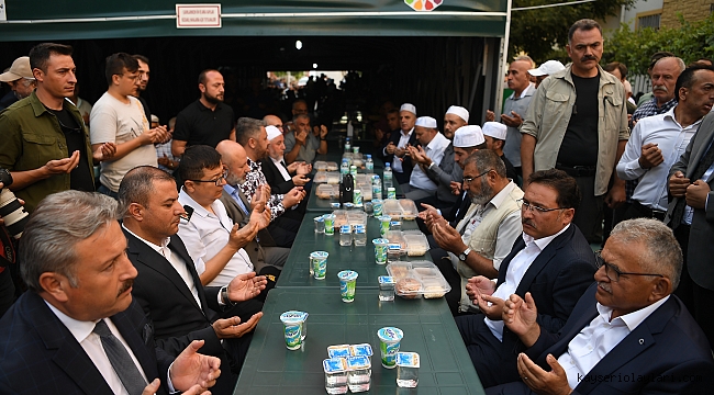 Başkan Büyükkılıç, Şehit Bozkurt'un Mevlid- i Şerif programına katılarak Kur'an-ı Kerim okudu