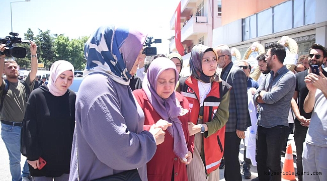 Şehit Doktor Ekrem Karakaya, gözyaşları arasında toprağa verildi