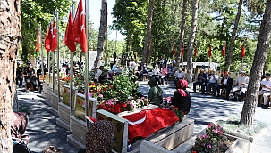 Şehit Taha Uluçay, kabri başında Kur'an okunarak anıldı