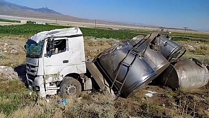 Süt kamyonu yoldan çıktı 