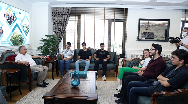 TALAS 7/24 KÜTÜPHANE MEYVELERİNİ VERMEYE DEVAM EDİYOR
