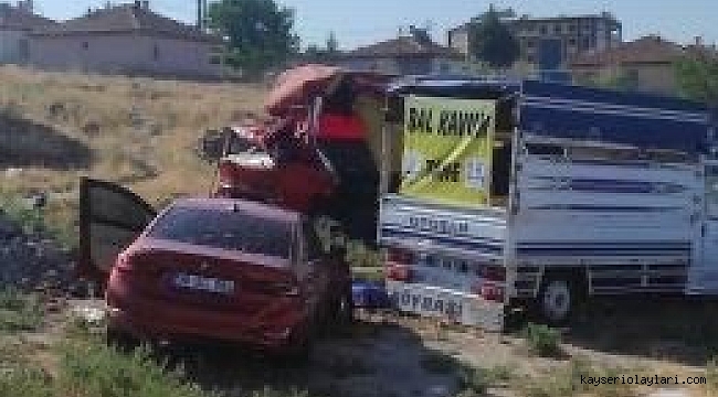 Aracıyla karpuz taşıyan kamyona çarpan sürücü yaşamını yitirdi 