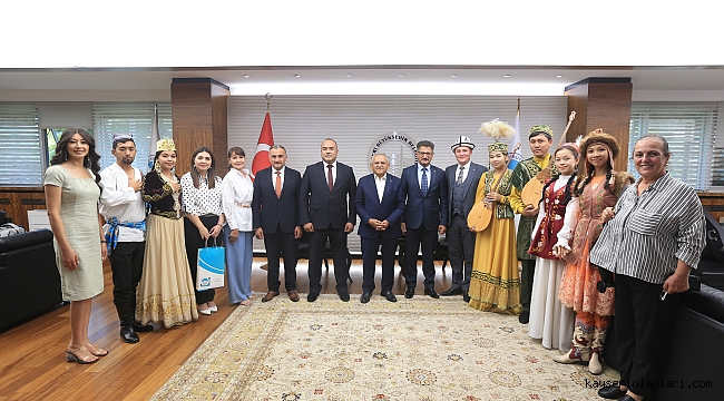 Büyükkılıç, Türk dünyasından gelen misafirleri ağırladı
