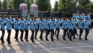 Cumhurbaşkanlığı Muhafız Alayı'nın gösterisine vatandaşlardan yoğun ilgi