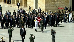 Devlet erkanı Anıtkabir'de