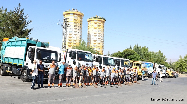 MELİKGAZİ'DE BAŞTAN SONA TEMİZLİK DEVAM EDİYOR