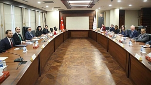 Bakan Nebati'den peş peşe kritik görüşmeler