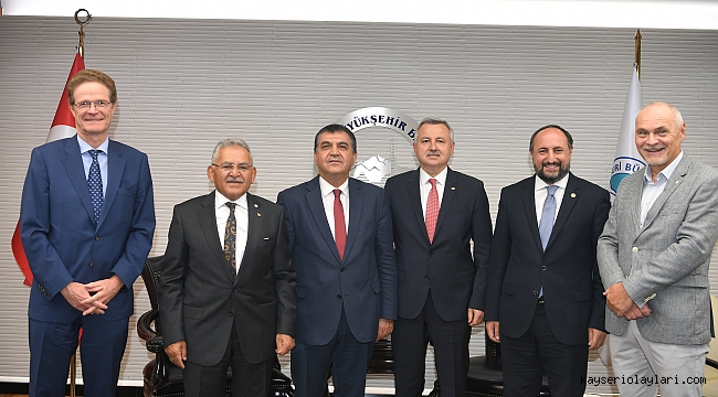 Büyükkılıç, 1 bakan yardımcısı ve 3 büyükelçiyi makamında ağırladı