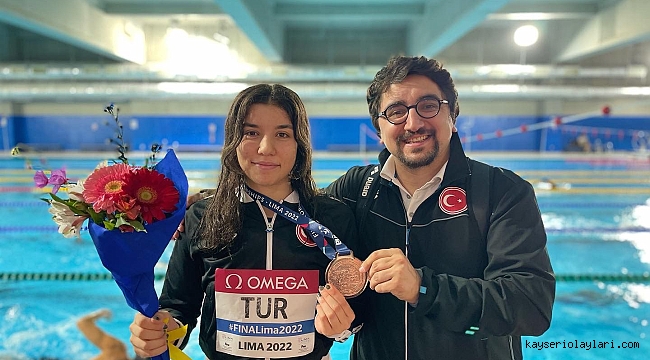 Kayserili Mehlika Kuzeh Yalçın kadınlar yüzme yarışmasında dünya 3'üncüsü oldu