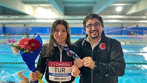 Kayserili Mehlika Kuzeh Yalçın kadınlar yüzme yarışmasında dünya 3'üncüsü oldu