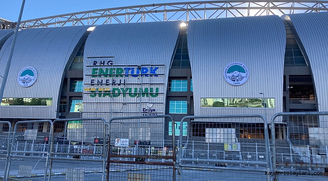 Stadyumun yeni ismi dış cepheye asıldı