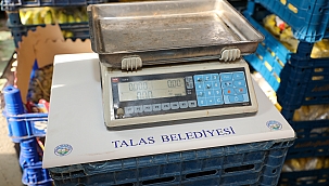 ESNAFA TERAZİ ALTLIĞI HEDİYE EDİLDİ