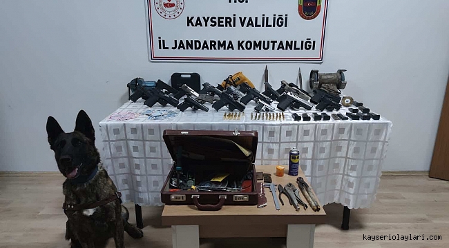 EVDE KAÇAK SİLAH ÜRETİYORDU