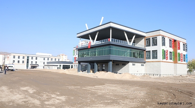 HACI ŞÜKRÜ BAKTIR LİSESİ SONA YAKLAŞIYOR