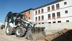İBRAHİM KENDİROĞLU ORTAOKULU'NUN ÇEVRE DÜZENİ ÇALIŞMASI YAPILIYOR