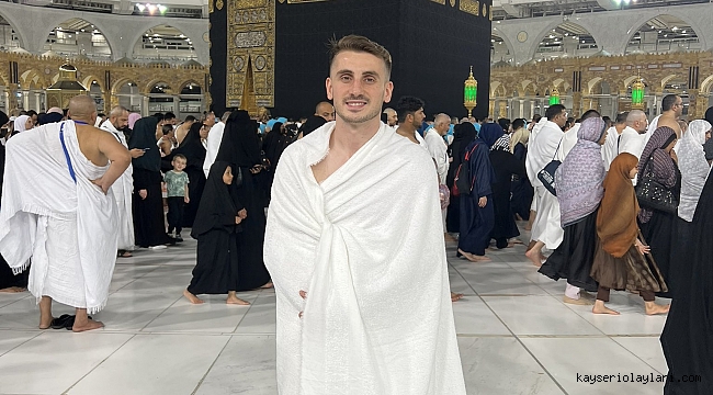KEREM AKTÜRKOĞLU UMRE'YE GİTTİ