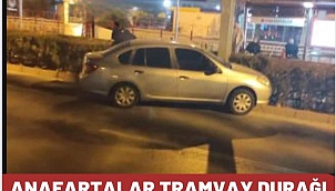 KONTROLDEN ÇIKAN ARAÇ TRAMVAY HATTINA ÇARPTI