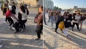 Liseli kız darbedildi! Arkadaşları gülerek izledi