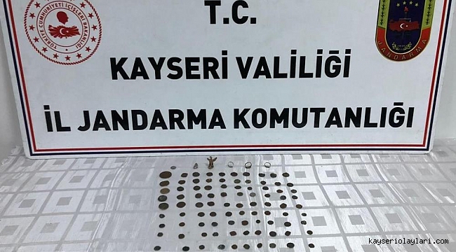 SİKKE VE OBJELERİ SATAMADAN YAKALANDI