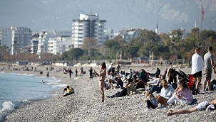 Antalya'da denize girdiler