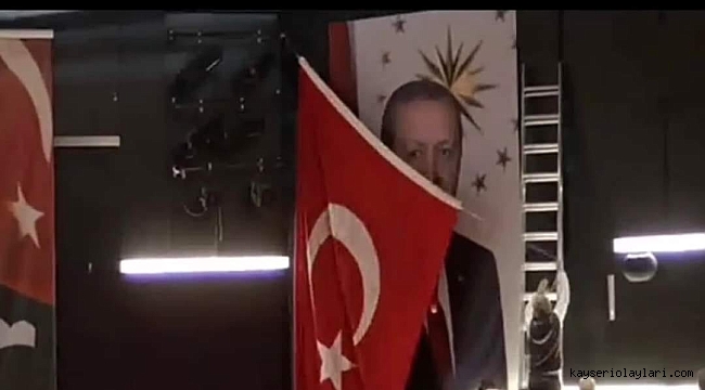 ERDOĞAN'IN POSTERİ BİLE RAHATSIZ ETTİ