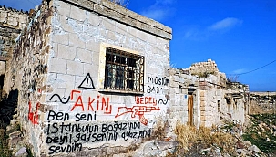 KONAĞA SPREY BOYA İLE YAZI YAZDILAR