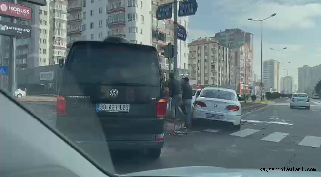 UĞUREVLER KAVŞAĞINDA KAZA