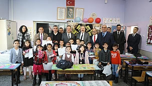 BAŞKAN PALANCIOĞLU, ÖĞRENCİLERİN KARNE HEYECANINA ORTAK OLDU