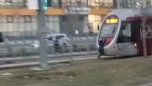 Tramvaya Asılıp Yolculuk Yaptı