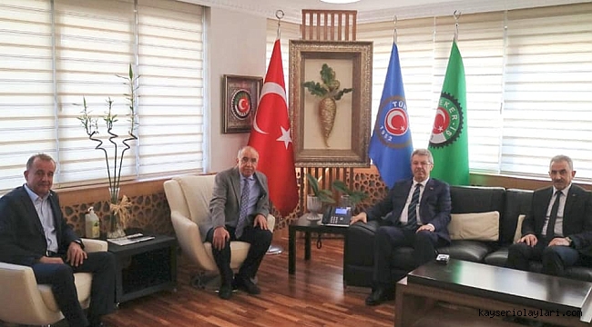 ÜSEYİN AKAY'DAN TEBRİK ZİYARET