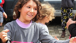 ÇOCUKLARIMIZIN MUTLULUĞU, UMUT DOLU GELECEKTİR