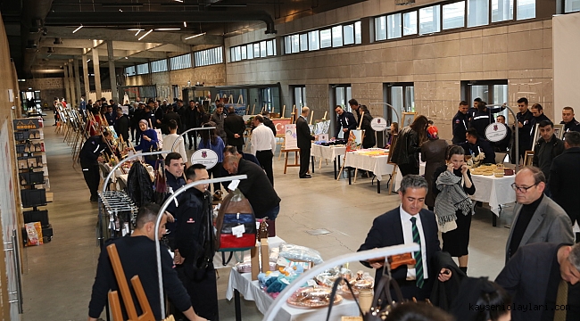 SANAT ÖZGÜRLEŞTİRİR