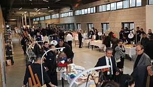 SANAT ÖZGÜRLEŞTİRİR