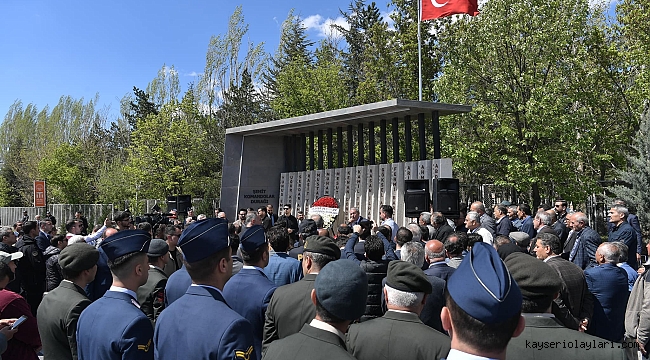 17 ARALIK ŞEHİTLERİNİ ANDI