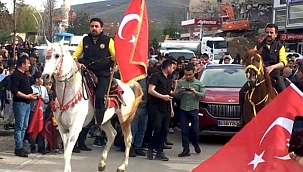 Bayburt'ta Togg'a cirit atıyla karşılama