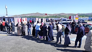 Malatya'da 'depremzede seçmenler' konteynerde oy kullanıyor