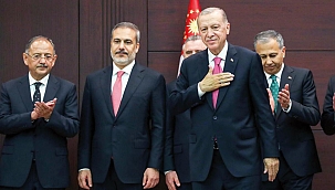 2 isim dışında tüm bakanlar sil baştan