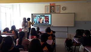 AKRANLARI İLE ONLİNE İNGİLİZCE KONUŞTULAR