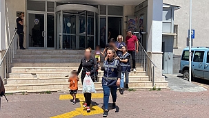 ÇOCUKLARIYLA BİRLİKTE GÖZALTINA ALINDILAR