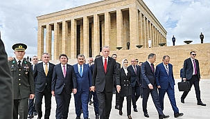 Erdoğan ve kabineden Anıtkabir'e ziyaret: 85 milyona aşkla hizmet edeceğiz