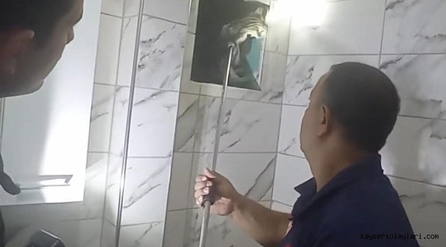YARAMAZ KEDİ HAVALANDIRMA BOŞLUĞUNA DÜŞTÜ