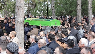 Başkan Hüseyin Akay'ın annesi son yolculuğuna uğurlandı 