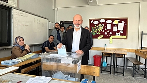 TÜRKİYE SANDIK BAŞINDA