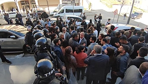 Şırnak'ta İl Seçim Kurulu'na yürümek isteyen gruba müdahale: 11 gözaltı